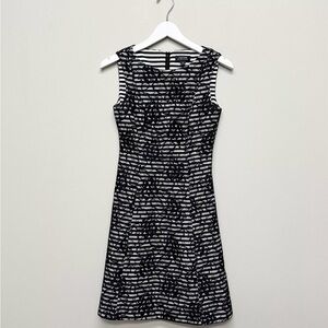 Tahari Arthur S Levine Women’s 2 XS Black White Striped sleeveless Lace Dress